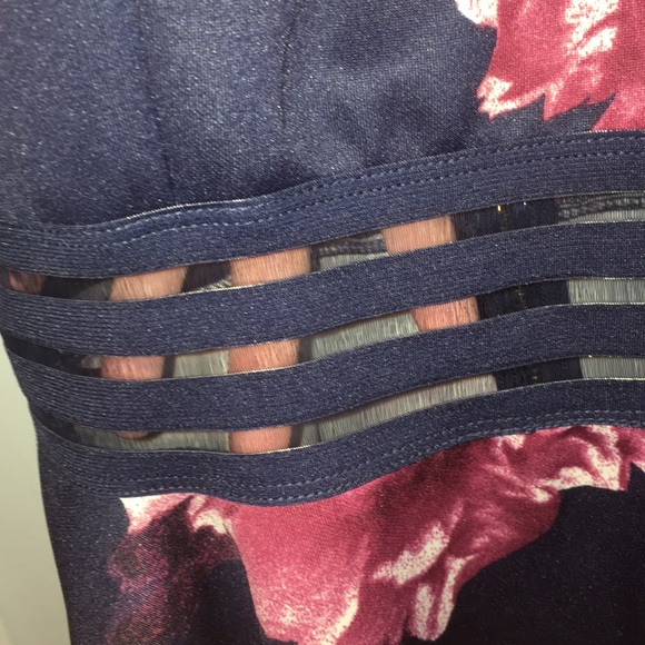 🌸FLORAL DRESS🌸 - Picture 2 of 4